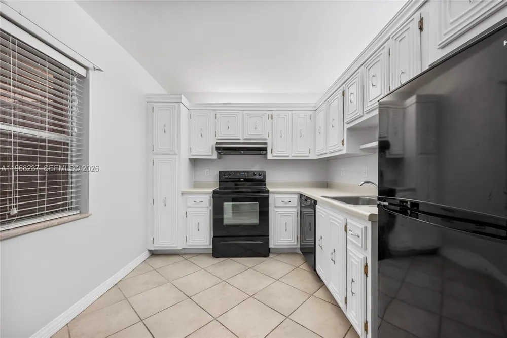 2861 Somerset Dr #104 Lauderdale Lakes, FL 33311