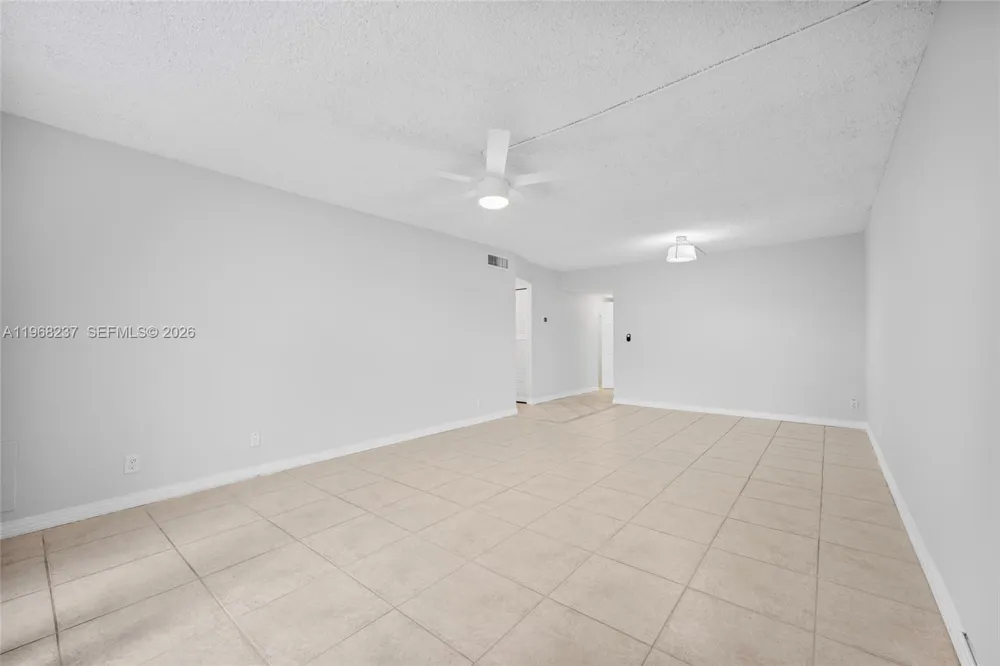 2861 Somerset Dr #104 Lauderdale Lakes, FL 33311