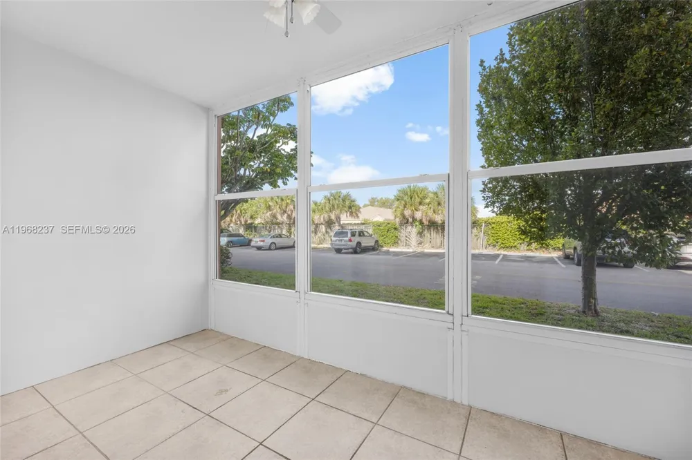 2861 Somerset Dr #104 Lauderdale Lakes, FL 33311