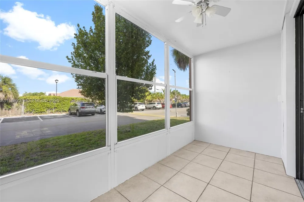 2861 Somerset Dr #104 Lauderdale Lakes, FL 33311