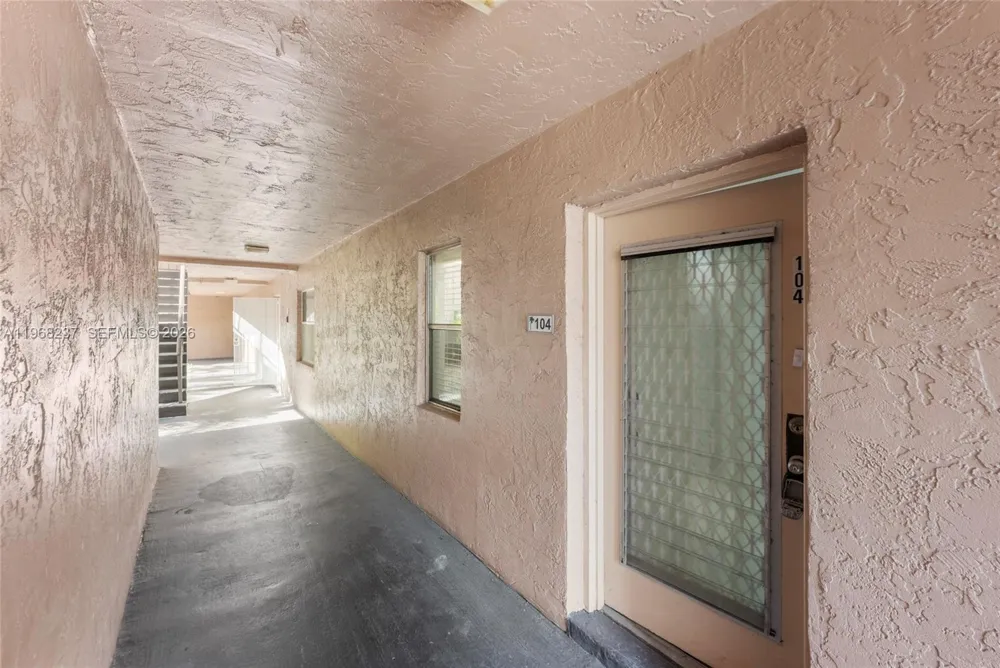 2861 Somerset Dr #104 Lauderdale Lakes, FL 33311