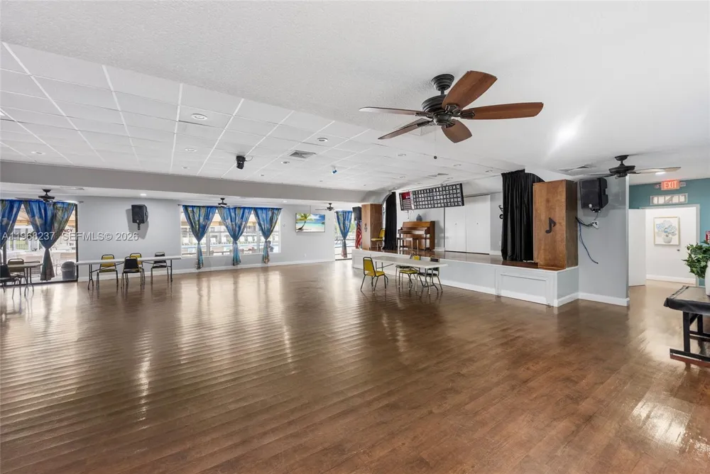 2861 Somerset Dr #104 Lauderdale Lakes, FL 33311