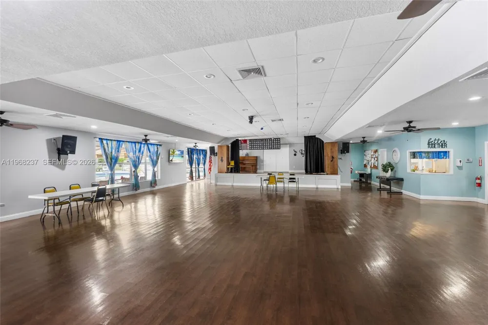 2861 Somerset Dr #104 Lauderdale Lakes, FL 33311
