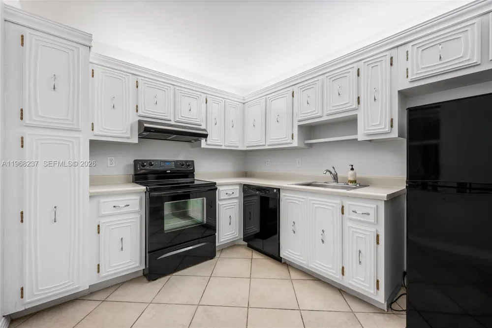 2861 Somerset Dr #104 Lauderdale Lakes, FL 33311