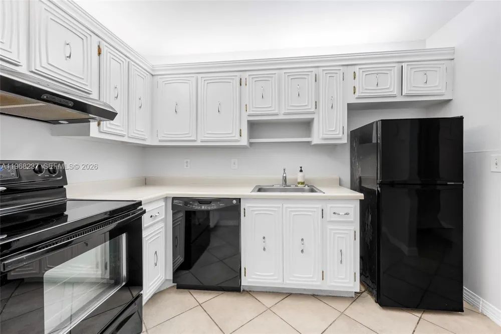 2861 Somerset Dr #104 Lauderdale Lakes, FL 33311