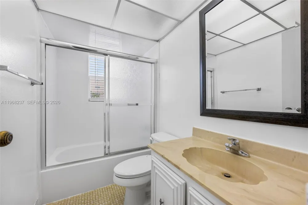 2861 Somerset Dr #104 Lauderdale Lakes, FL 33311
