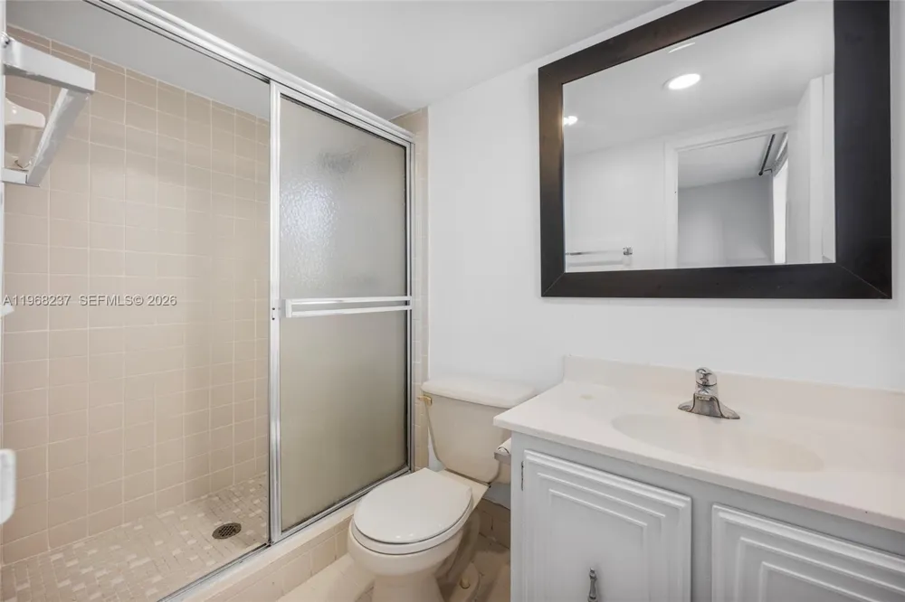2861 Somerset Dr #104 Lauderdale Lakes, FL 33311