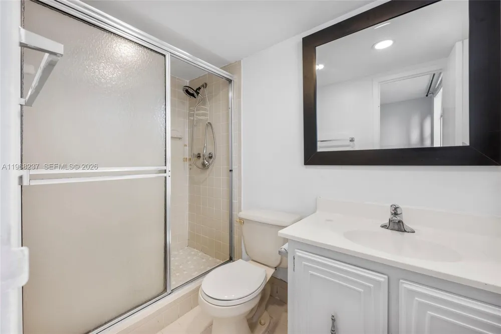 2861 Somerset Dr #104 Lauderdale Lakes, FL 33311