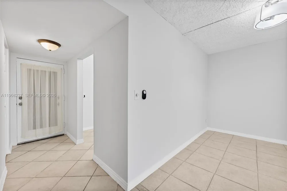 2861 Somerset Dr #104 Lauderdale Lakes, FL 33311