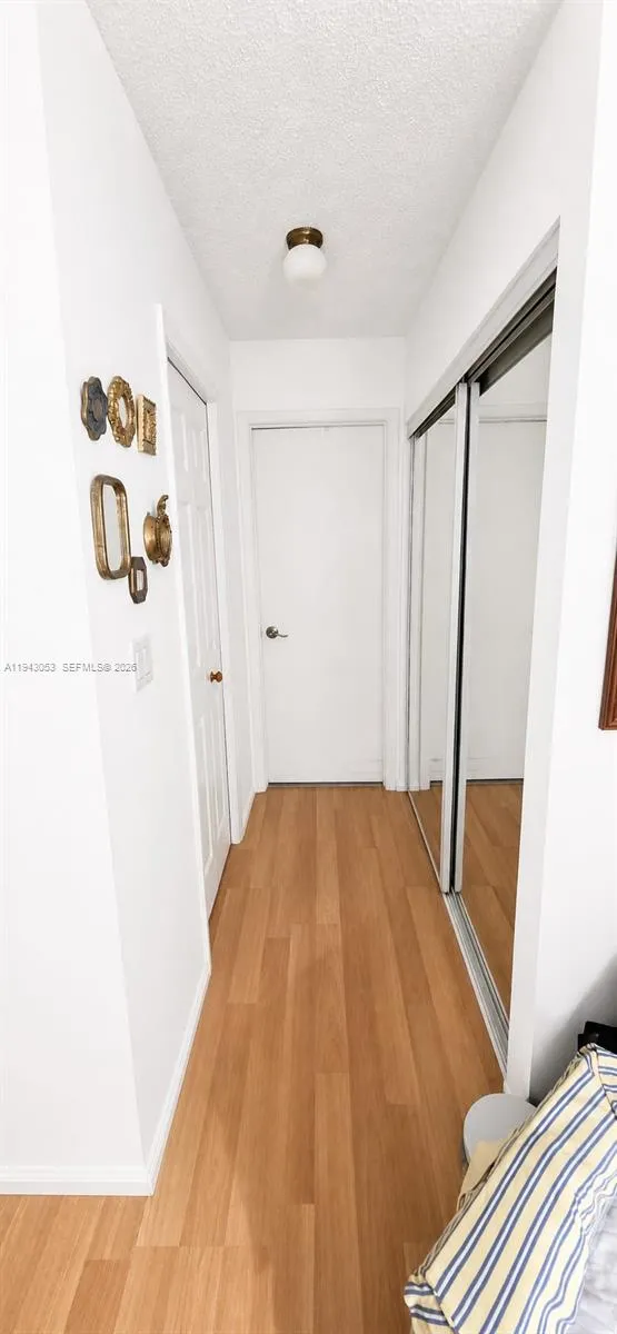 200 Lakeview Dr #212 Weston, FL 33326
