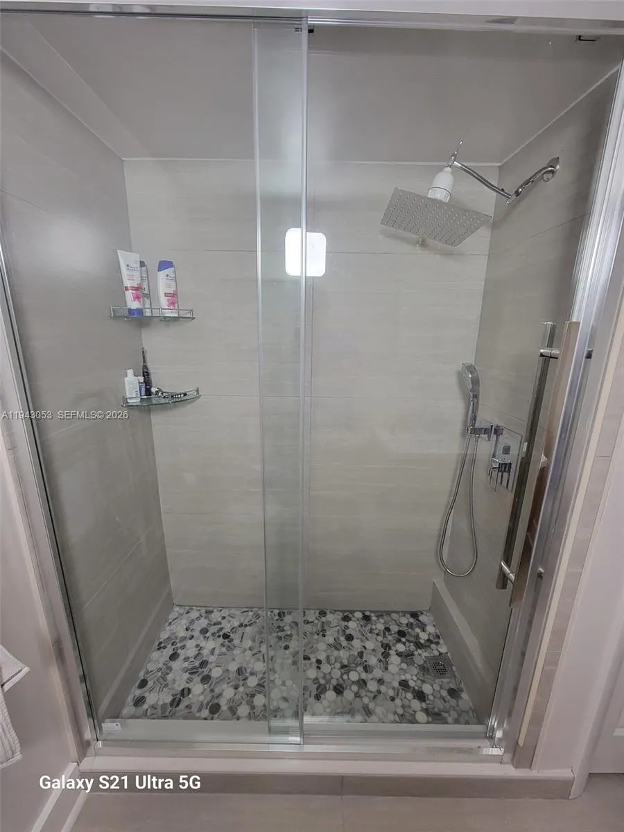 200 Lakeview Dr #212 Weston, FL 33326