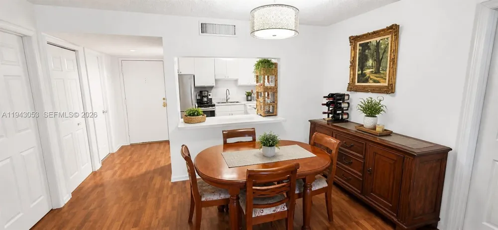200 Lakeview Dr #212 Weston, FL 33326