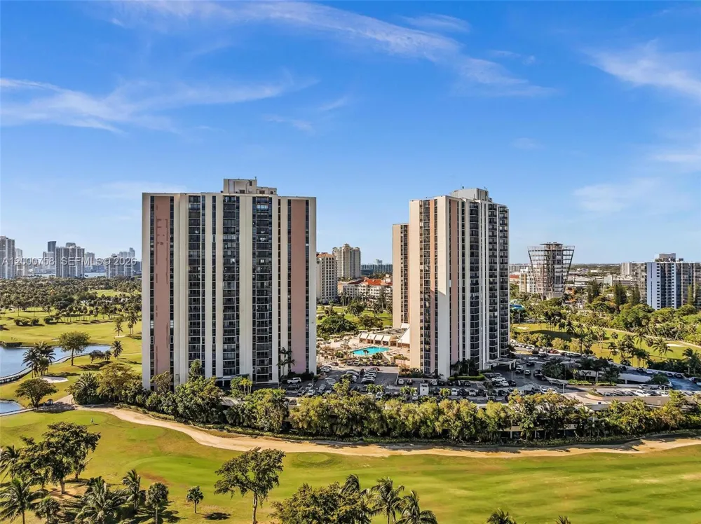 20329 W Country Club Dr #TH10 Aventura, FL 33180