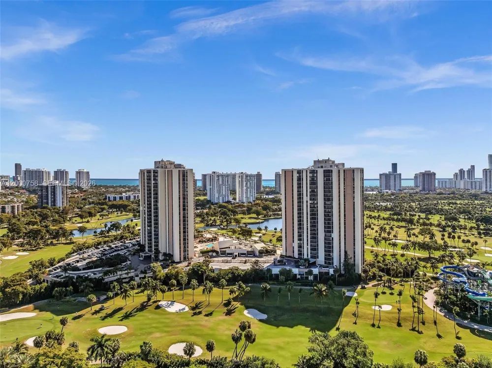 20329 W Country Club Dr #TH10 Aventura, FL 33180