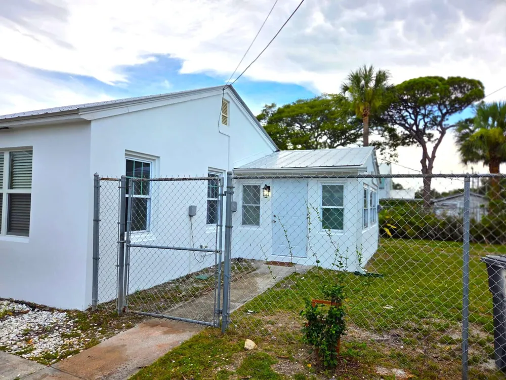 813 S 6th Street Fort Pierce, FL 34950