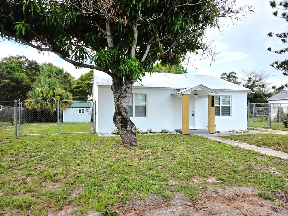 813 S 6th Street Fort Pierce, FL 34950