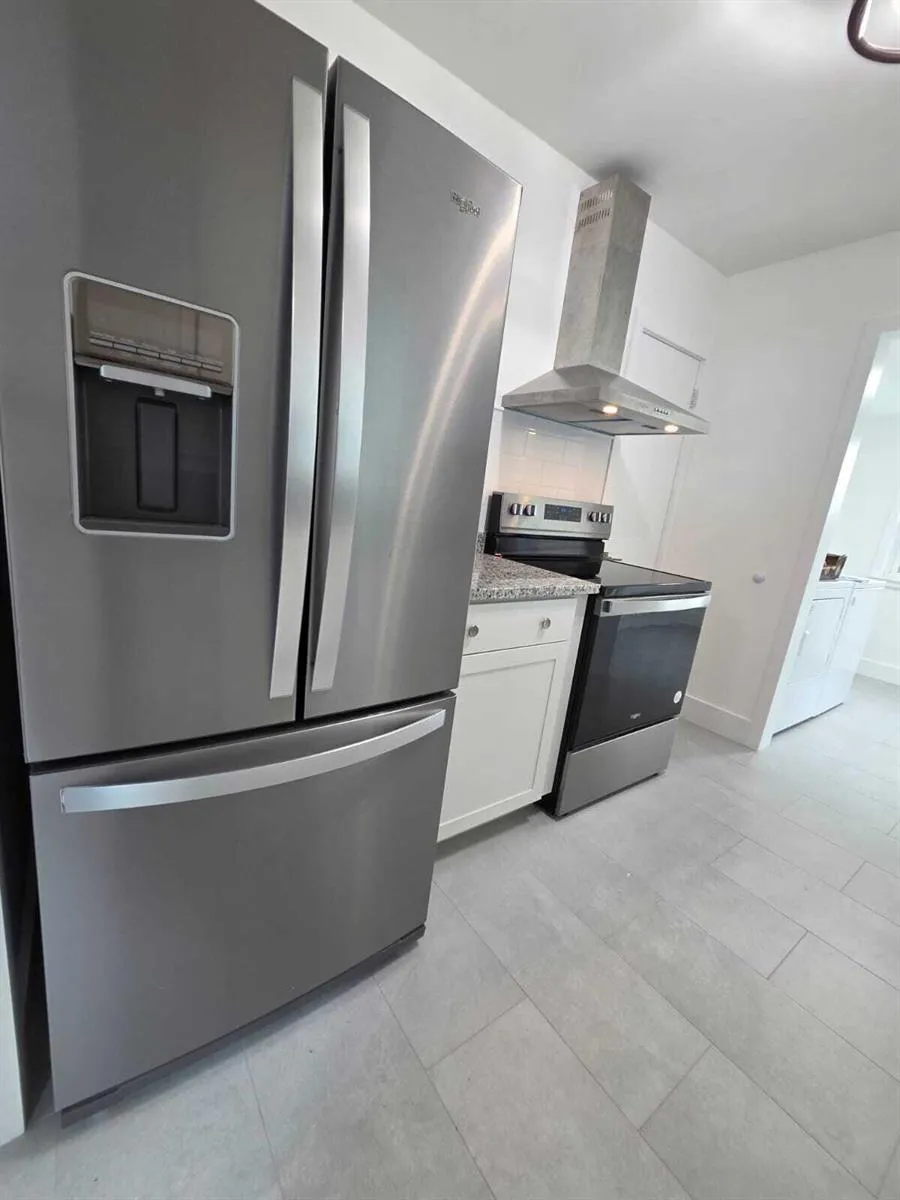 813 S 6th Street Fort Pierce, FL 34950