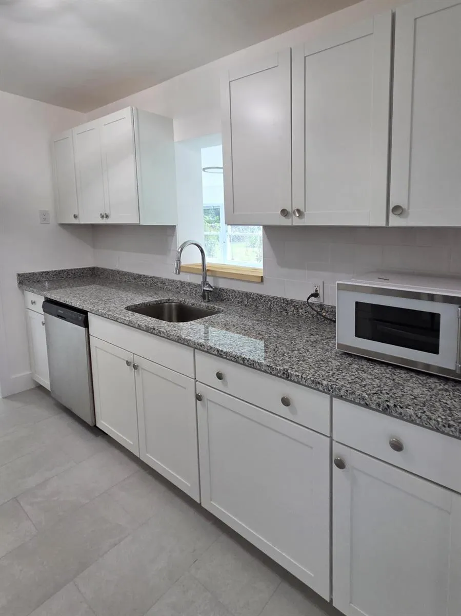 813 S 6th Street Fort Pierce, FL 34950