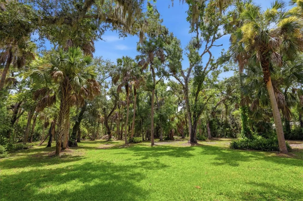 3805 62ND STREET E Bradenton, FL 34208