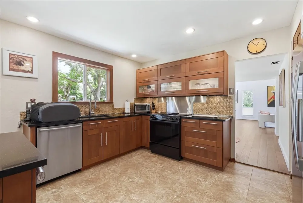 3805 62ND STREET E Bradenton, FL 34208