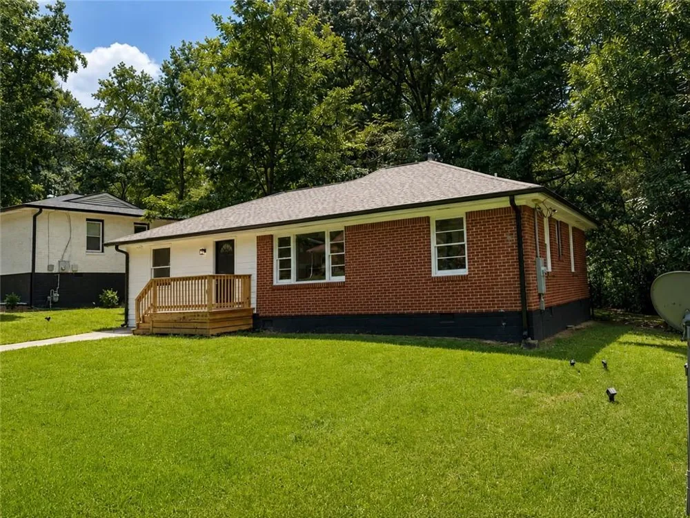 2328 Bonner Road East Point, GA 30344