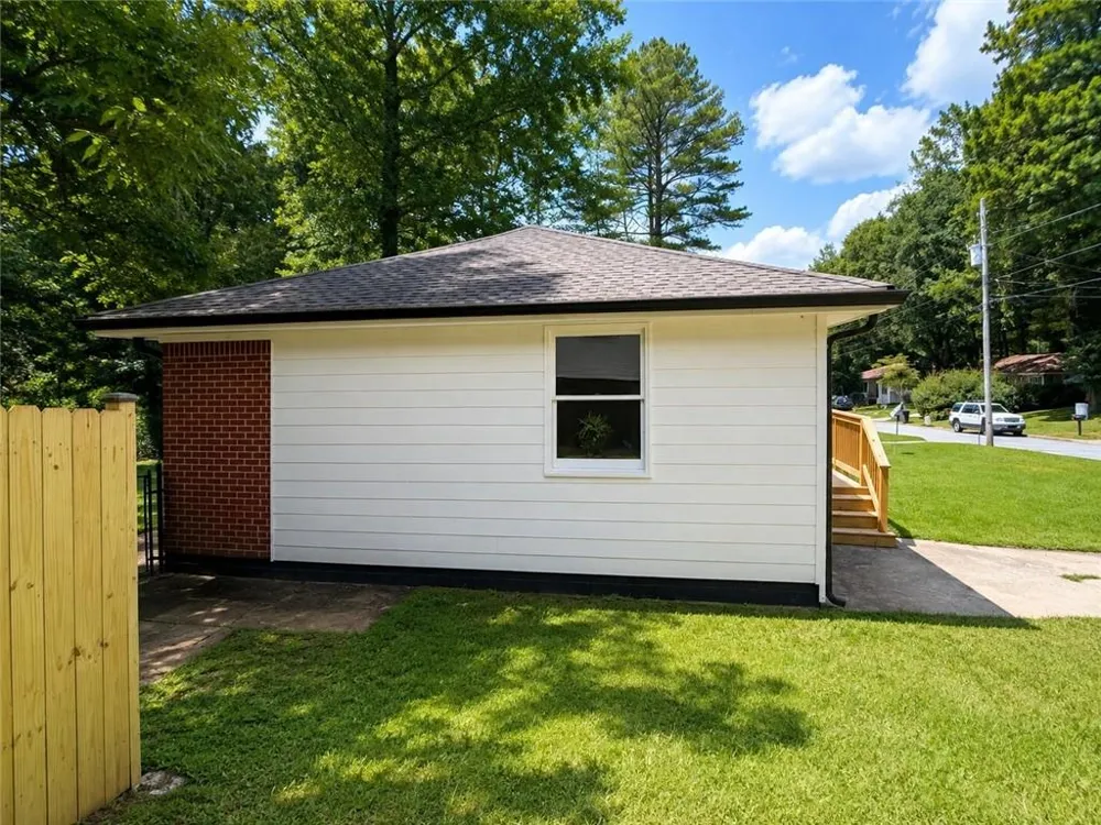 2328 Bonner Road East Point, GA 30344
