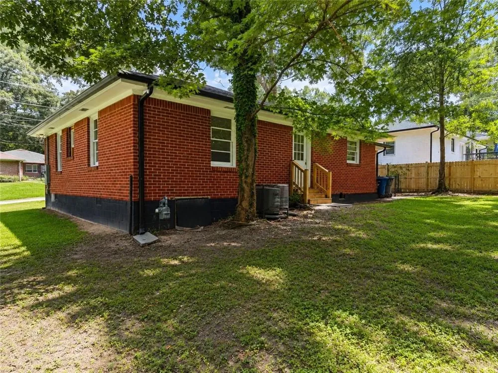 2328 Bonner Road East Point, GA 30344