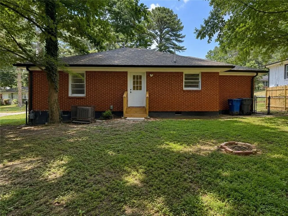 2328 Bonner Road East Point, GA 30344