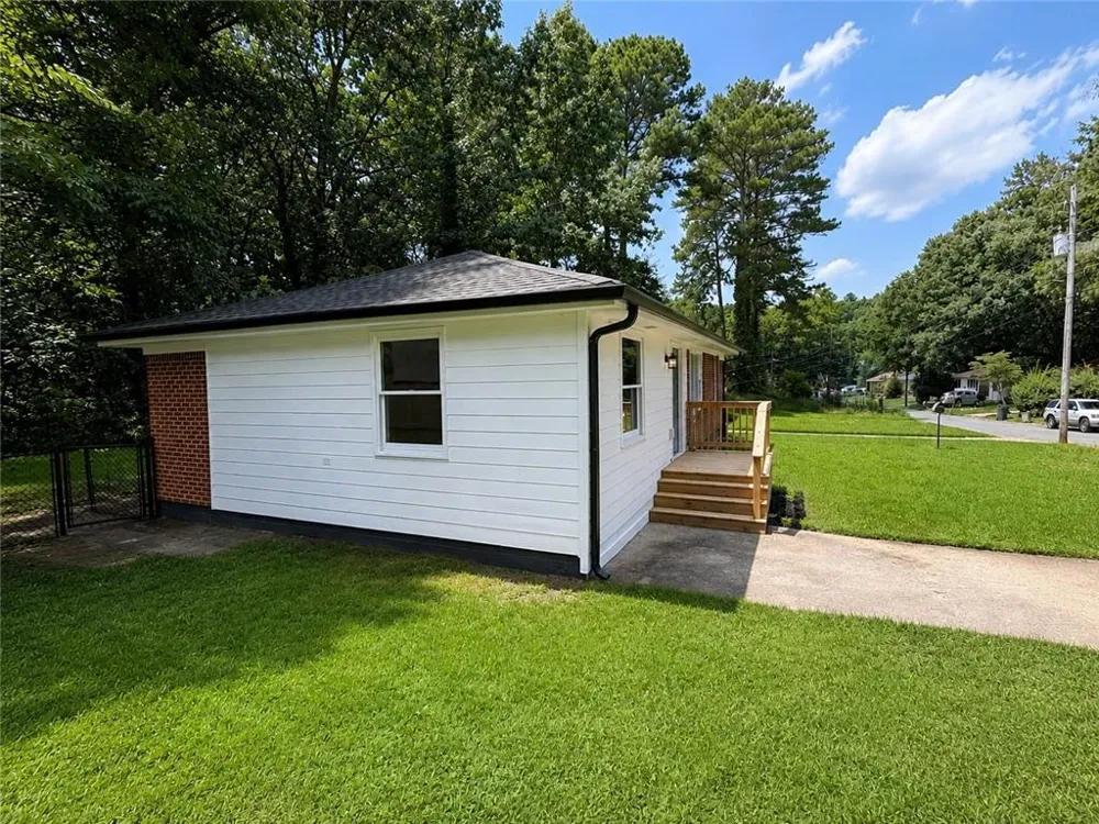 2328 Bonner Road East Point, GA 30344