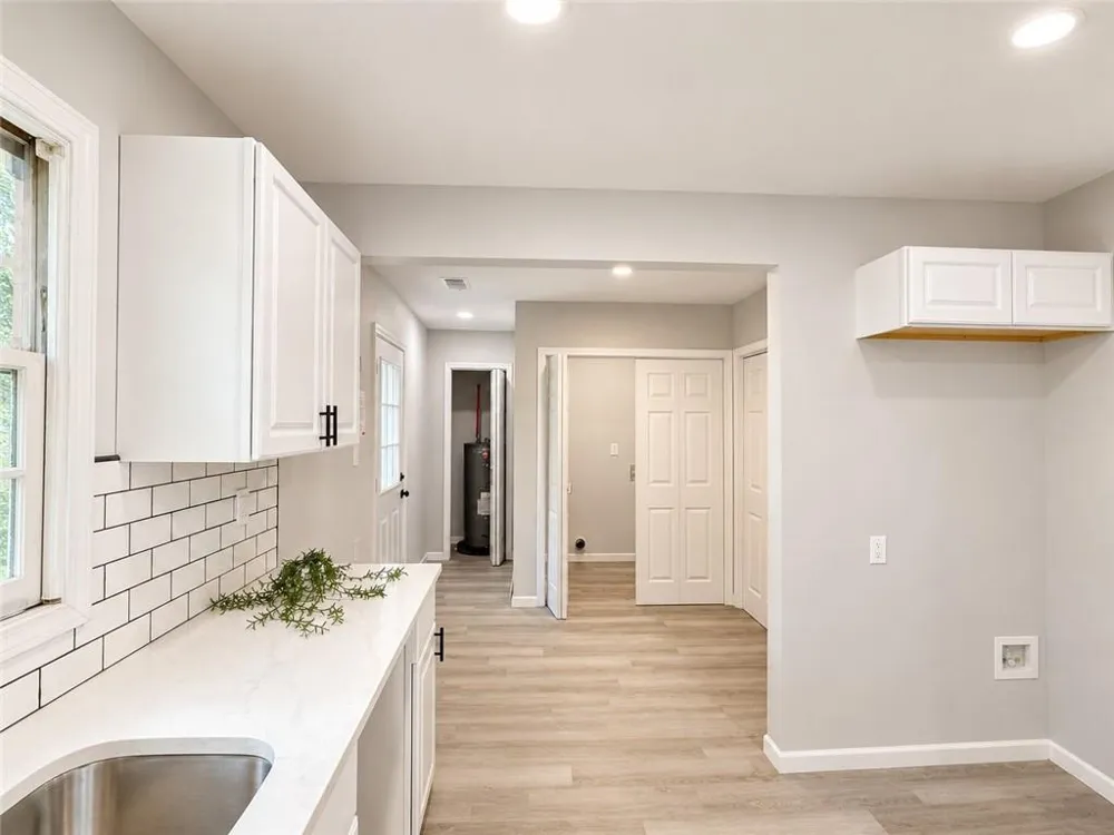 2328 Bonner Road East Point, GA 30344