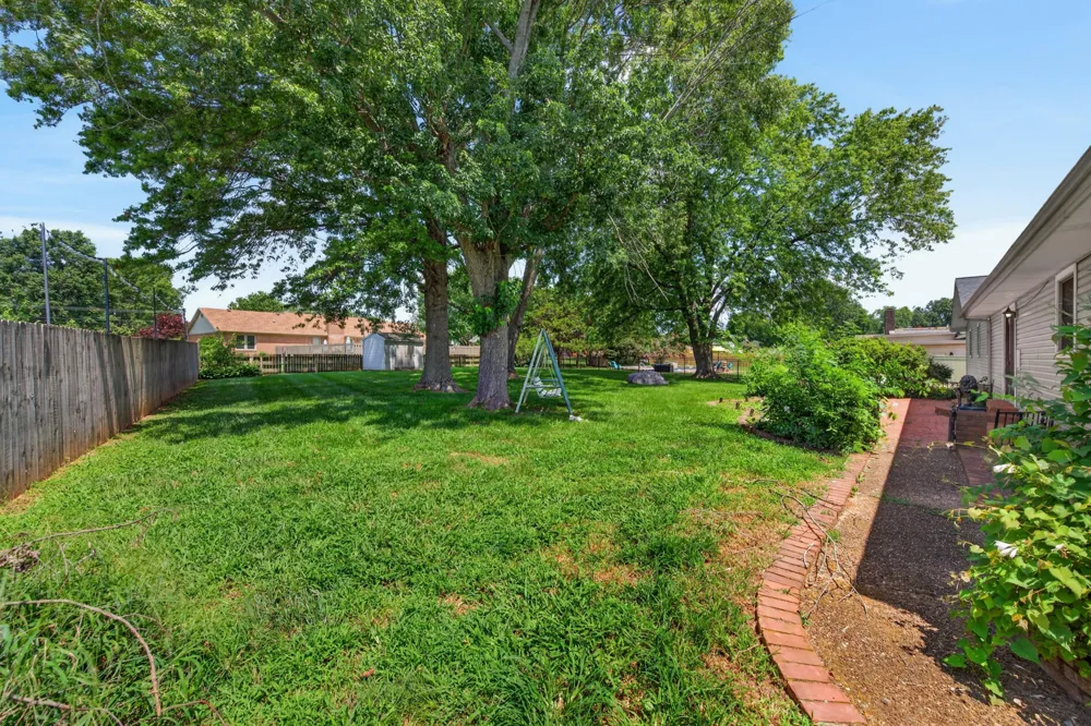 1117 Black Oak Ln Hopkinsville, KY 42240