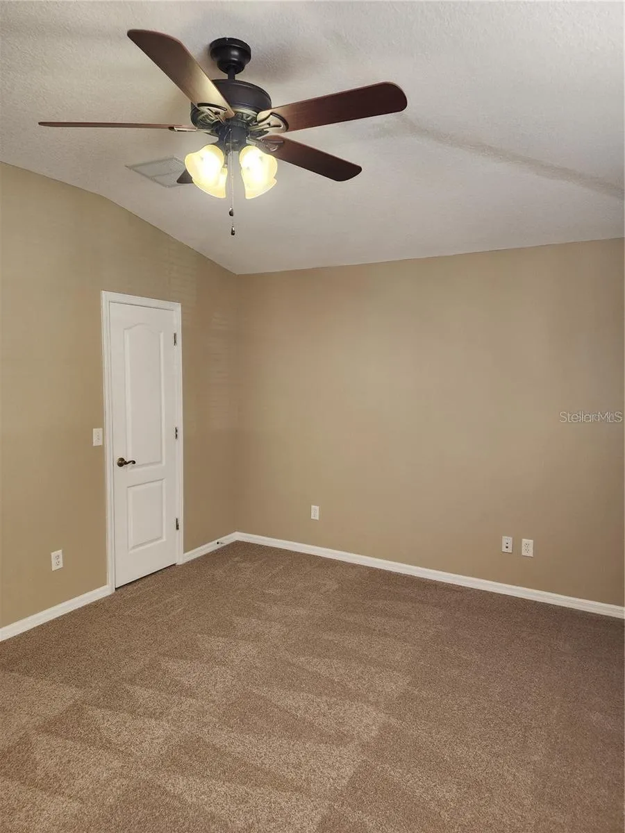 15924 FISHHAWK CREEK LANE Lithia, FL 33547