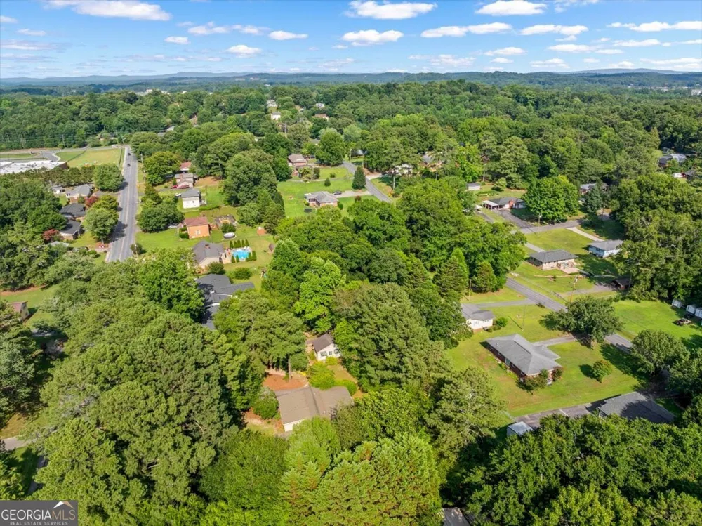 117 Meadow LN Calhoun, GA 30701