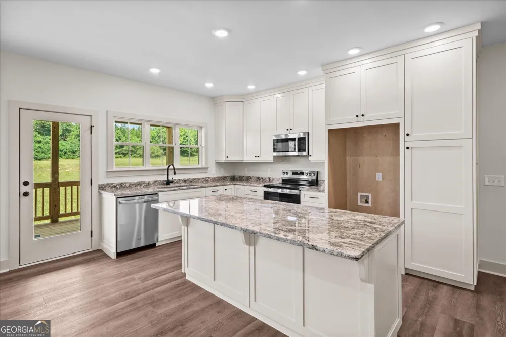 1067 Tucker School RD Cohutta, GA 30710