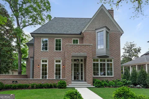 27 Maddox DR NE