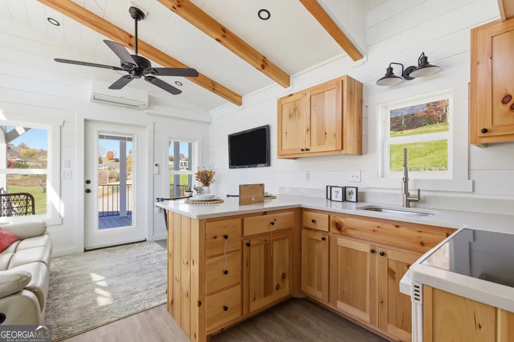 527 Saunders RD Franklin, NC 28734