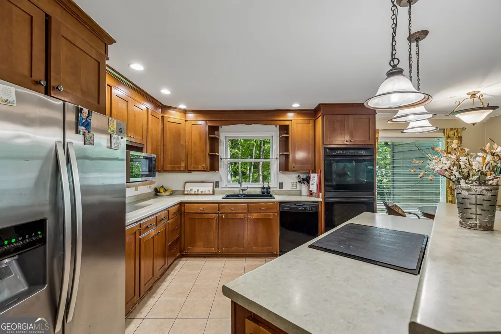 2213 Rocky Face CIR Dalton, GA 30720