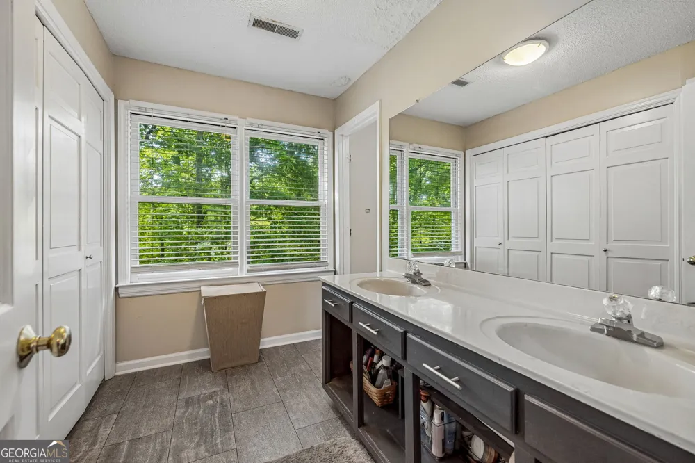 2213 Rocky Face CIR Dalton, GA 30720