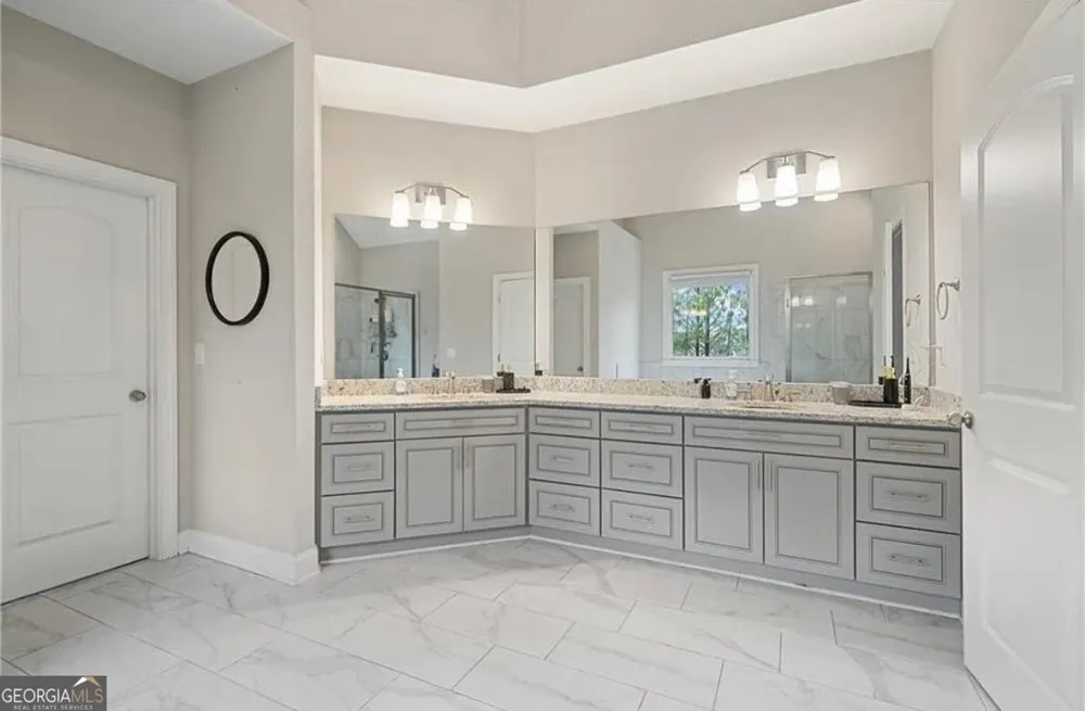 4402 Income CIR Ellenwood, GA 30294