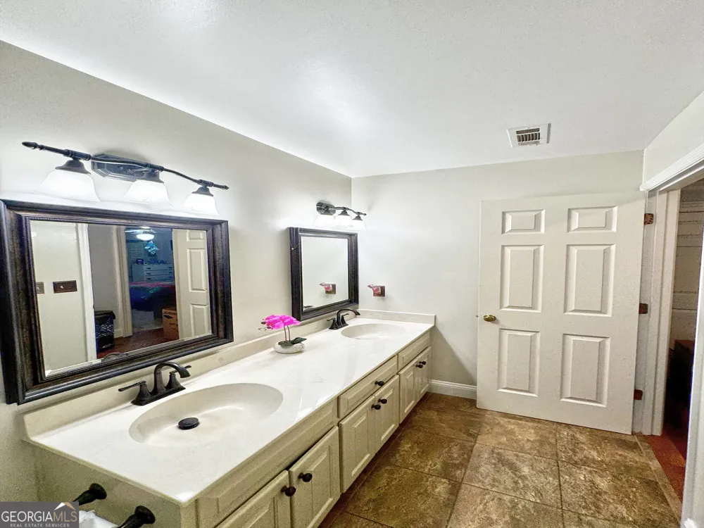 1018 Riverside DR LaGrange, GA 30240