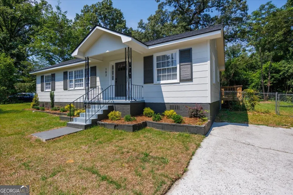 102 George DR Warner Robins, GA 31093