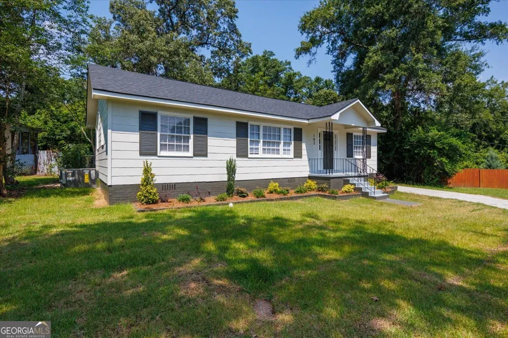 102 George DR Warner Robins, GA 31093