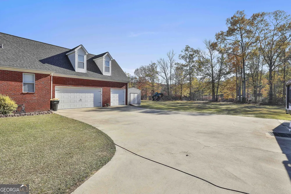 395 W McIntosh RD Brooks, GA 30205