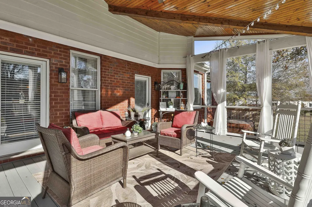 395 W McIntosh RD Brooks, GA 30205