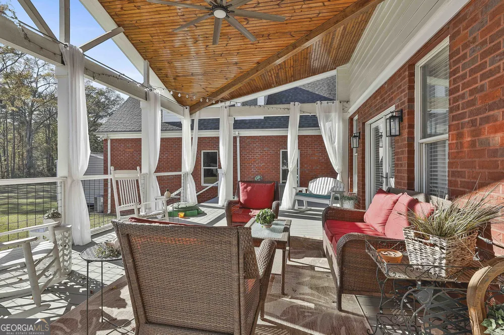 395 W McIntosh RD Brooks, GA 30205