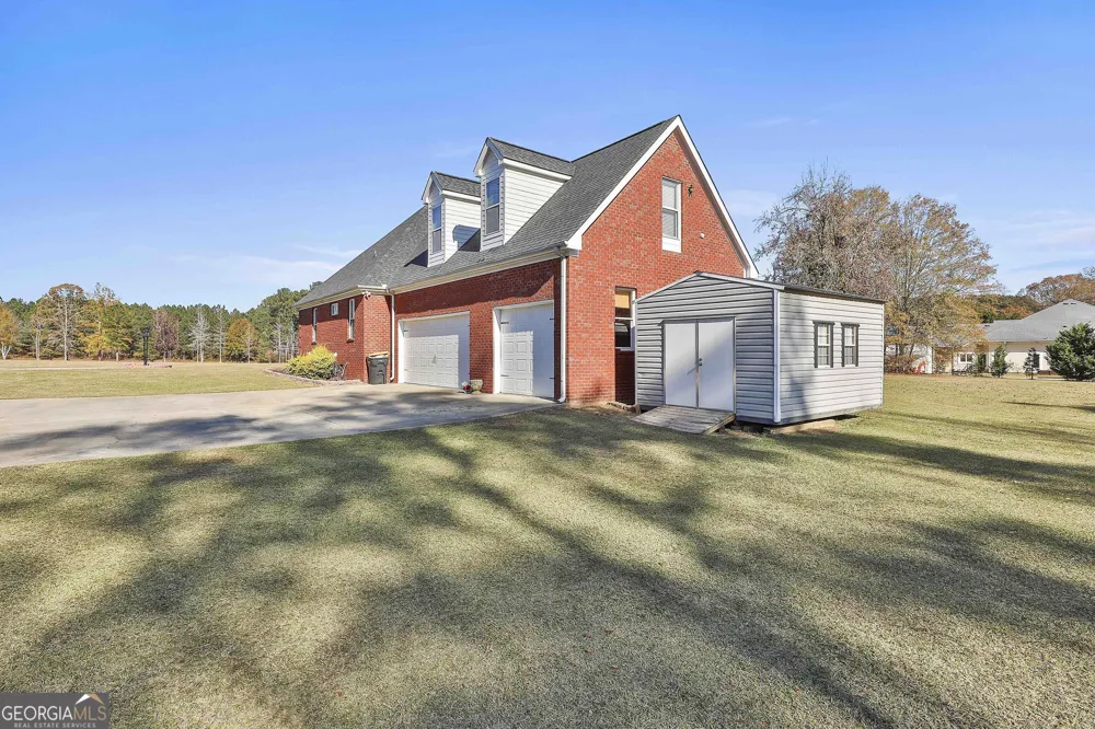 395 W McIntosh RD Brooks, GA 30205