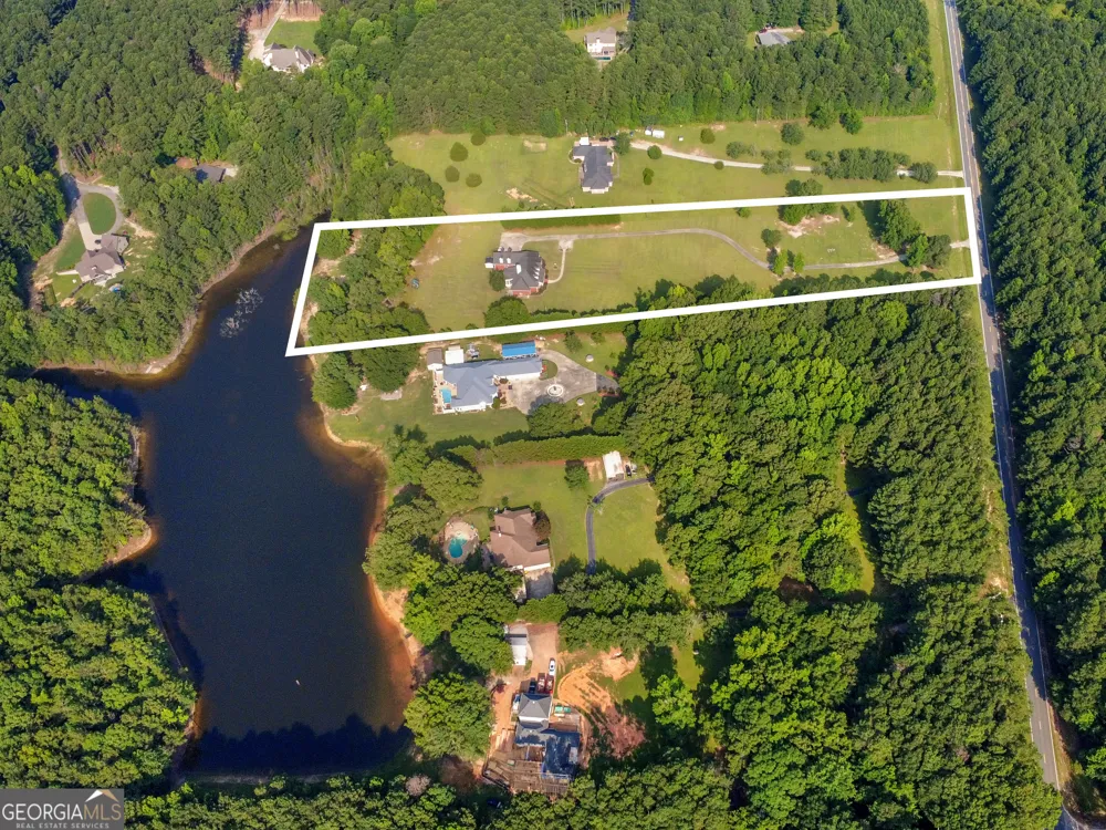 395 W McIntosh RD Brooks, GA 30205