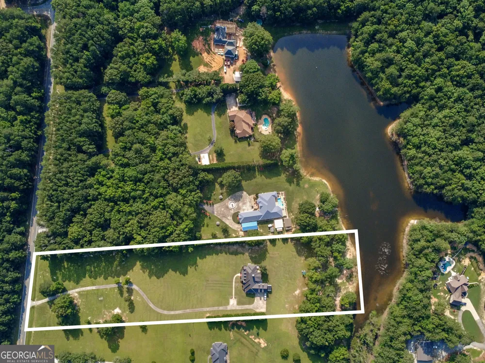 395 W McIntosh RD Brooks, GA 30205