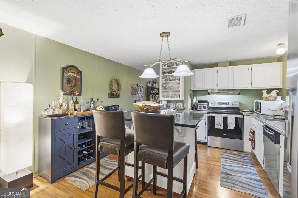 142 Thomason RD Cleveland, GA 30528