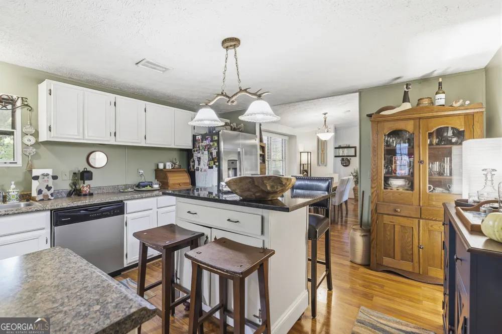 142 Thomason RD Cleveland, GA 30528